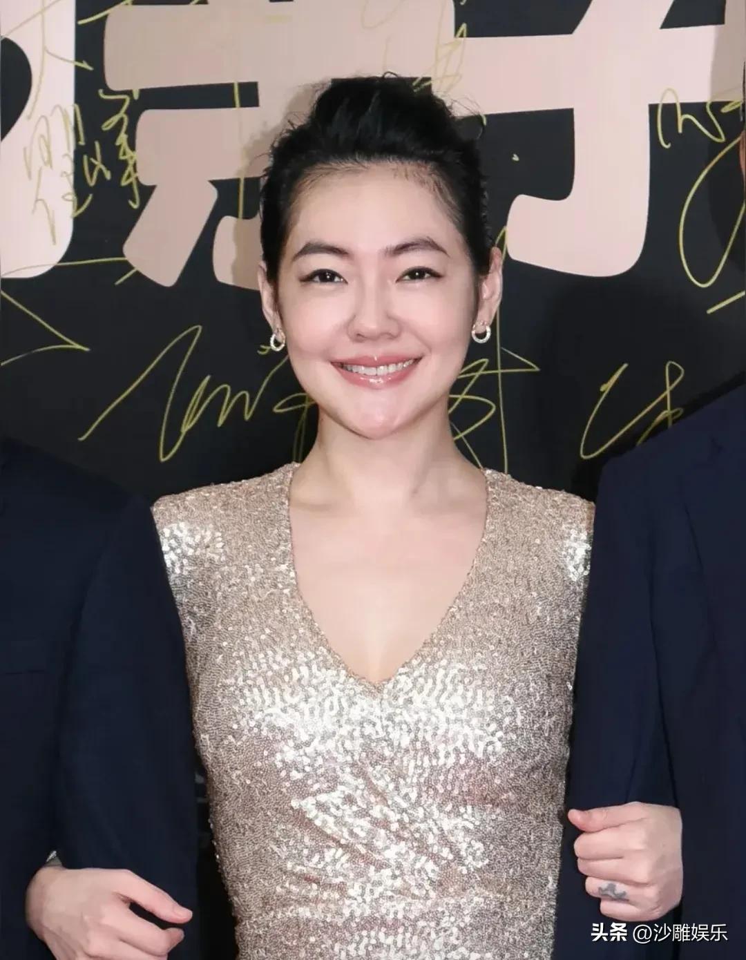 小S，这次真拼了！

3月5日，娱乐圈的焦点又双叒被小S锁定了。

这次她憋了个