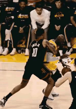 詹姆斯这个soma步也被人喷说走步？！詹姆斯是走步多，但是这个家伙知道什么时候走