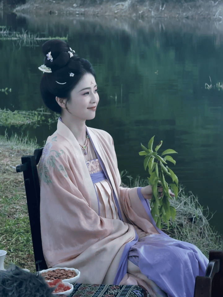 叶璃live转动图·听时不知曲中意 再听已是曲中人阿璃 以后都要幸福快乐~白鹿莫