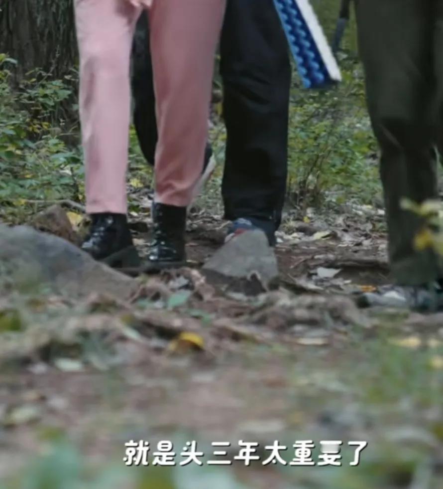 斓曦坦言在孩子3岁前，拍戏都会带着他，她说：“孩子头三年太重要那个陪伴，拍戏会带