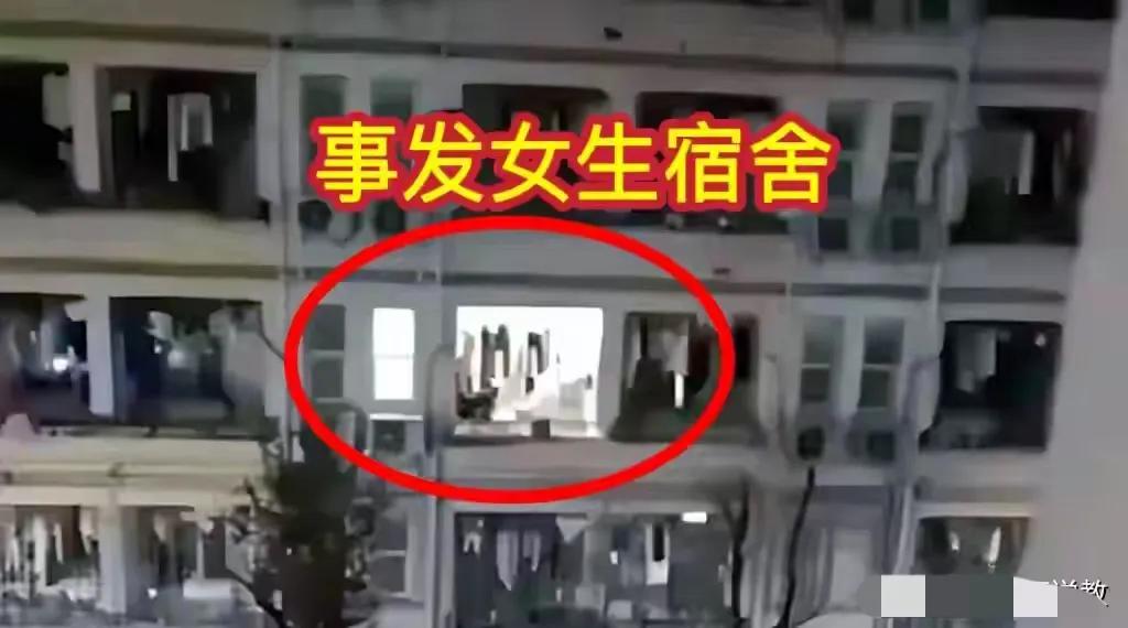 三峡大学近来引发关注。深夜，一名印度留学生攀爬进入女生宿舍楼，对一名女生实施猥亵