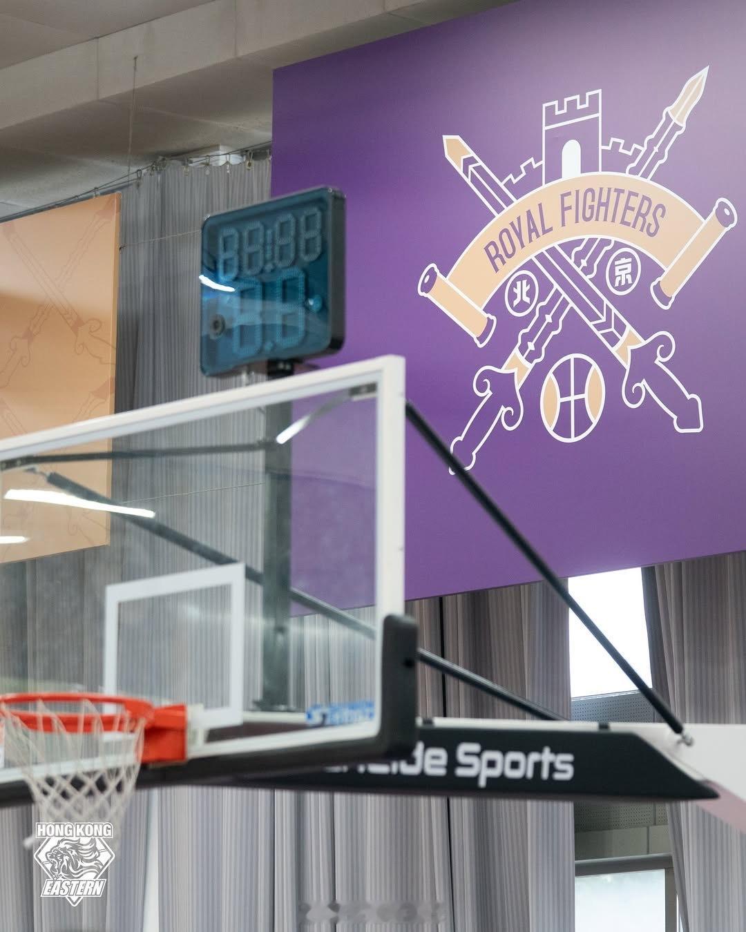 北控男篮与香港东方的两场热身赛，均以大胜对手结束。随着外援们调回时差，西伯恩和佩