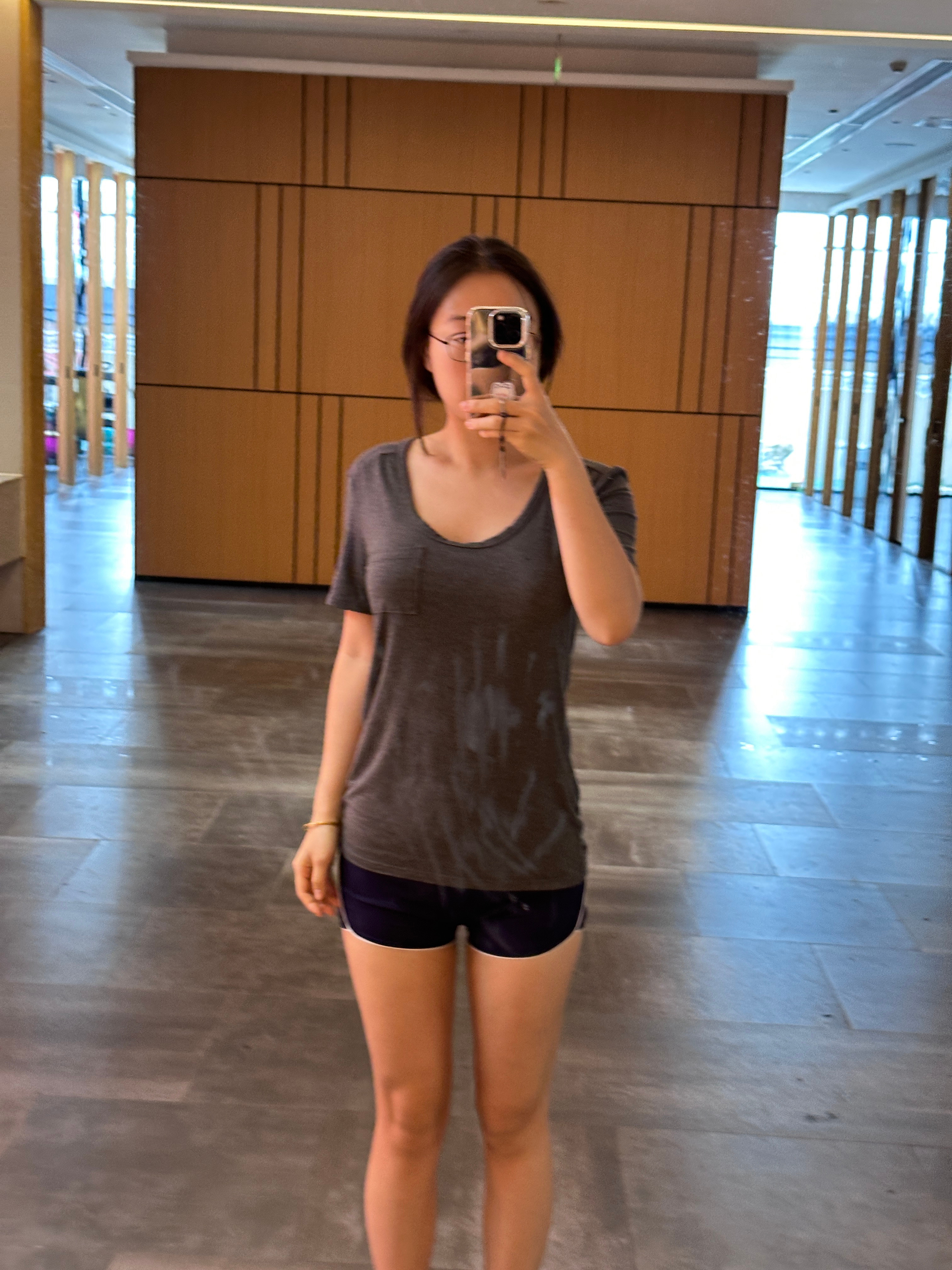 服务区建的真好啊干。今天跟老婆穿情侣裤了裤子还有前50。上衣没有了嗷，这个上衣是