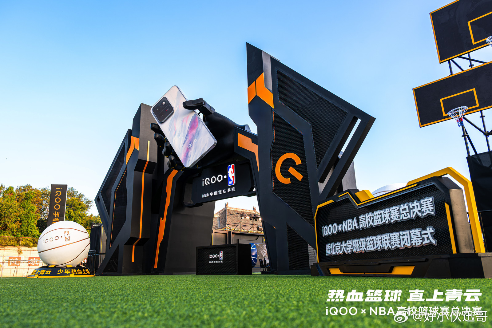iqoo 我发现我酷的活动都很用心，你看这篮球比赛，这现场的布置，酷不酷。有科技