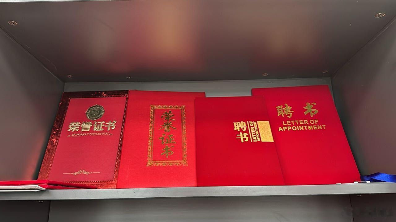 作为省市专家成员，真想开个物业的直播专栏，在线收费解答问题，赚点奶粉钱。话说，你