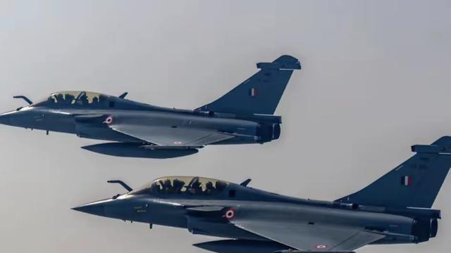 印度空军脑袋绝对让驴踢了！
印度空军采购阵风战斗机的决定引发不少争议，先说说数量