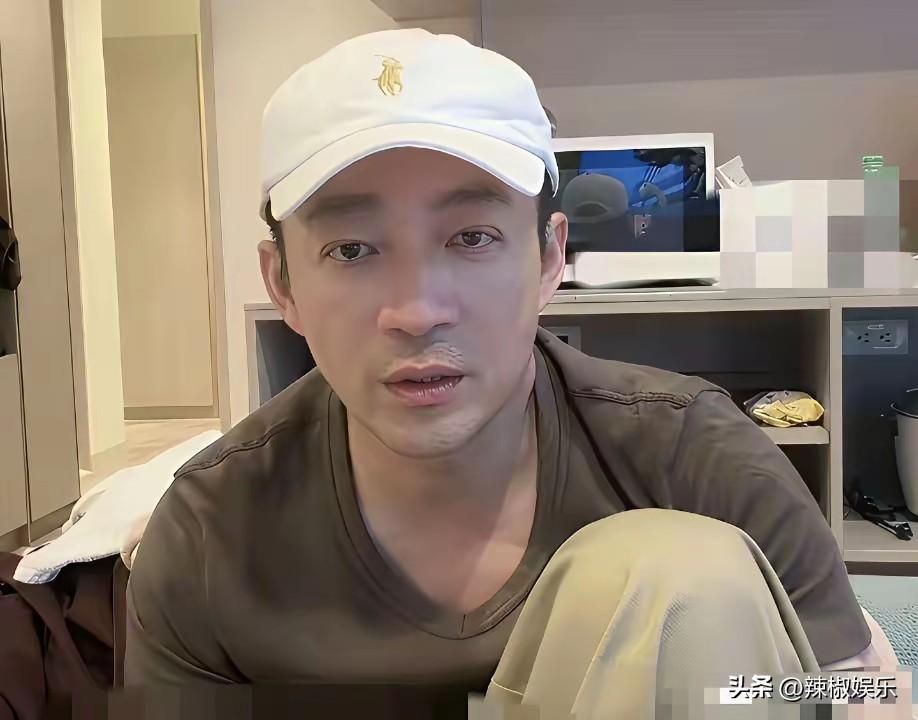 汪小菲这大双眼皮做得呀上眼一看就看出来了。自从小汪宝出生后像妈妈马筱梅也是一个双