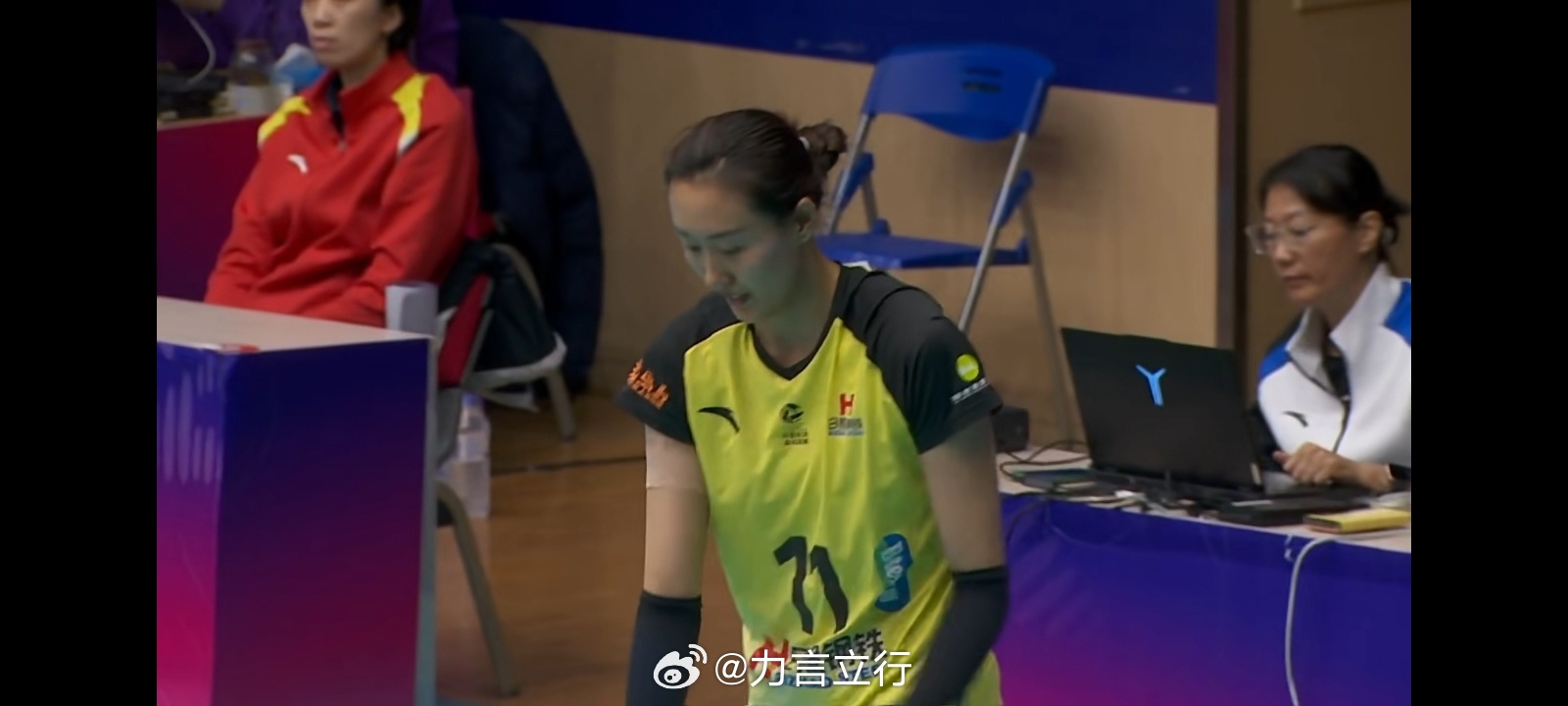 中国女排排超联赛 第三局天津女排25比19山东女排，扳回一局，稳住一传就有了机会