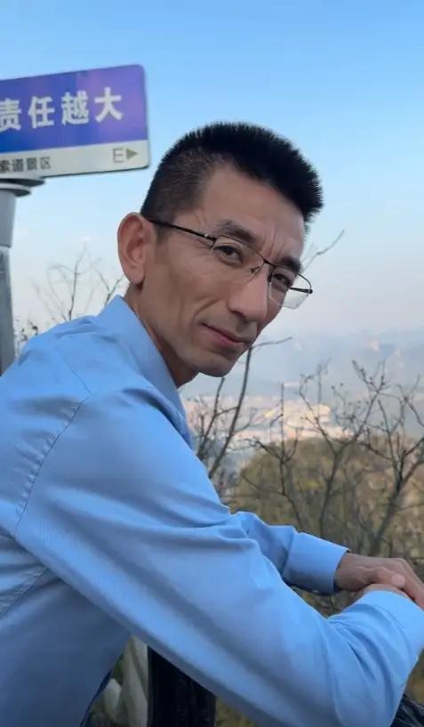 俞敏洪支持高管离职创业广受好评，普通员工却被竞业协议牢牢限制，当下的职场公平，只