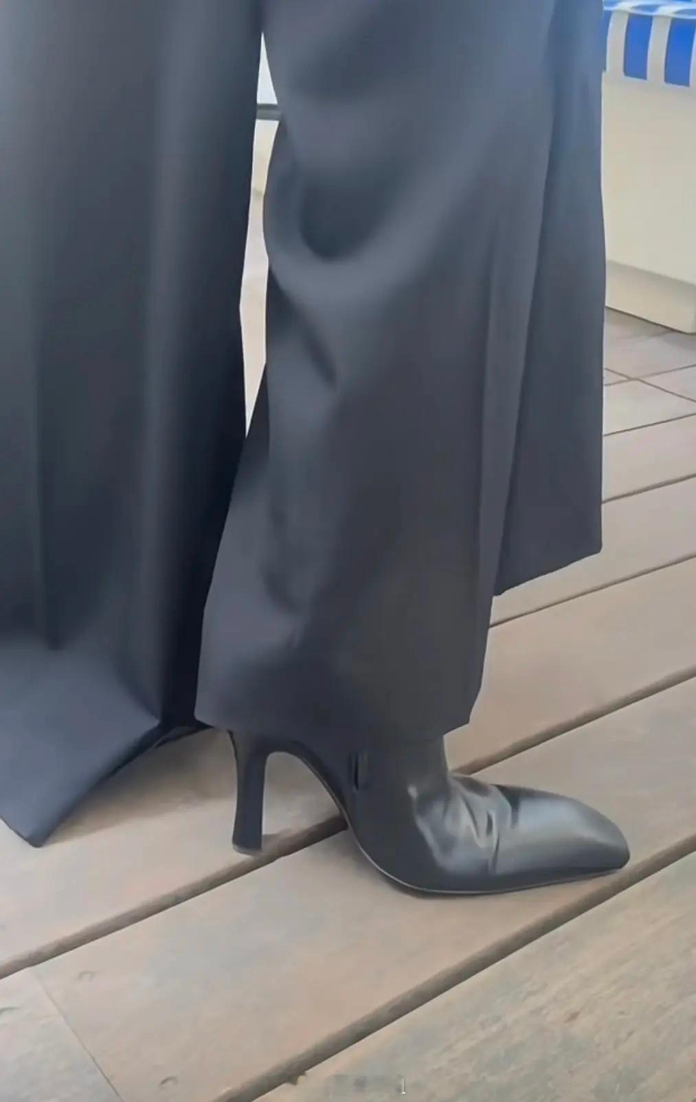 我真服了这竟然是男艺人穿的鞋 ​​​
