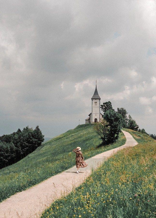 “所谓的修行，不一定非得要居深山、击瀑布、去坐禅，只要将全部精力用于工作中，极度