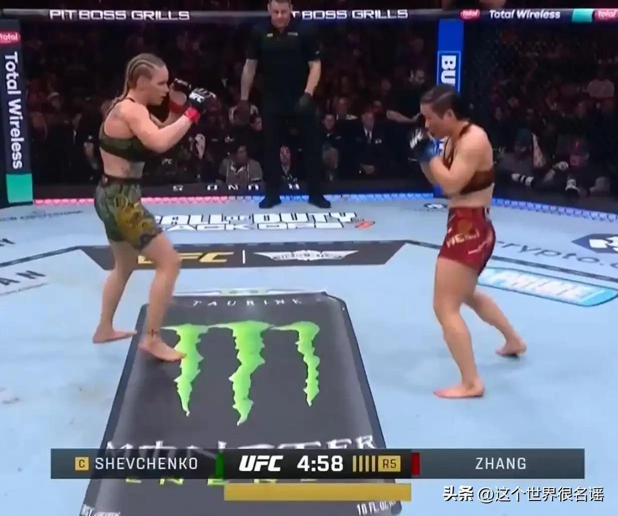 张伟丽不敌舍甫琴科！意料之中！
没了力量优势！
地面摆脱能力不够强！
体型看上去