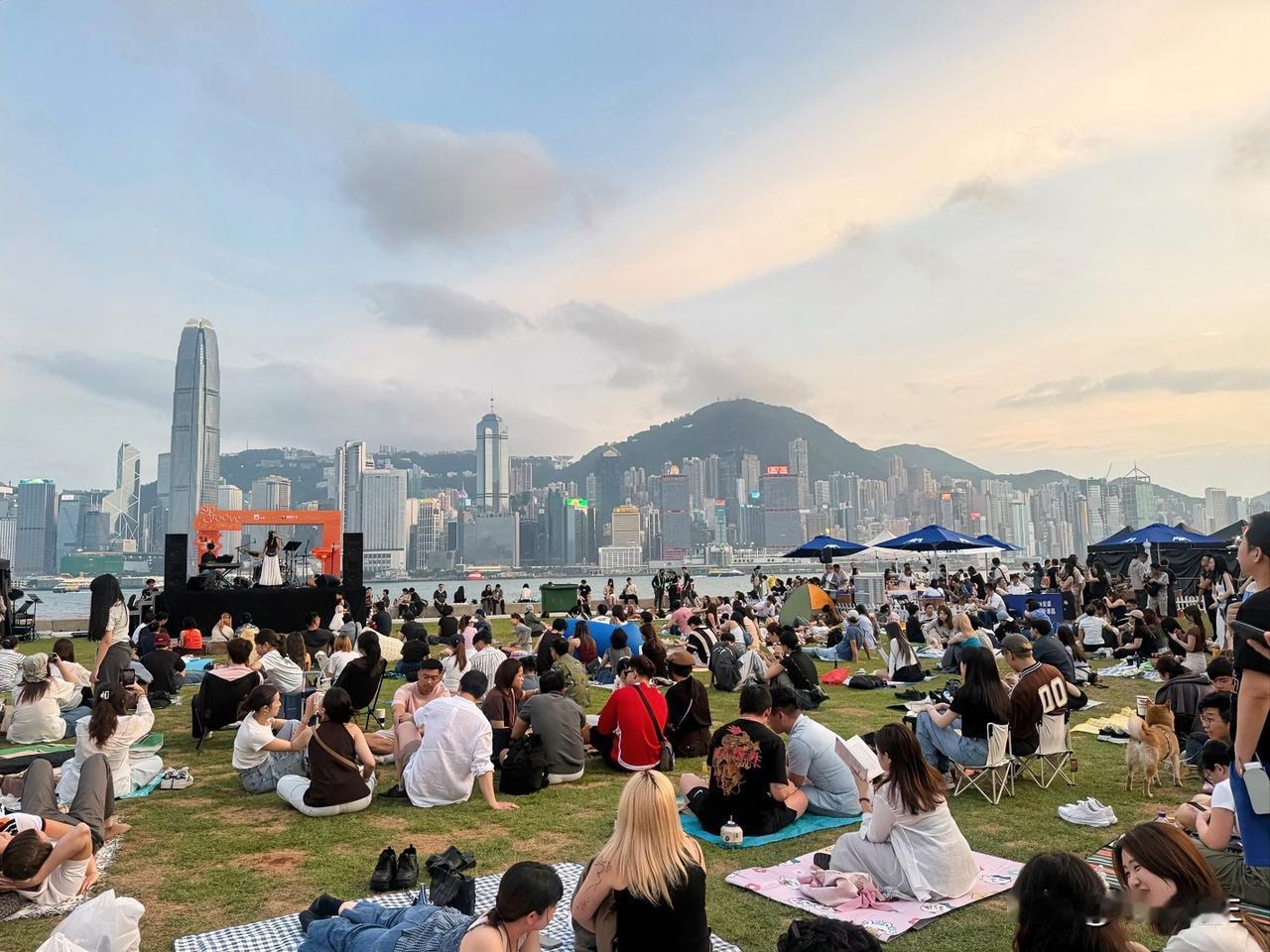 到底存款多少才能踏实？每个家庭都不同，根据消费能力估算的话，存款≥家庭3～6个月