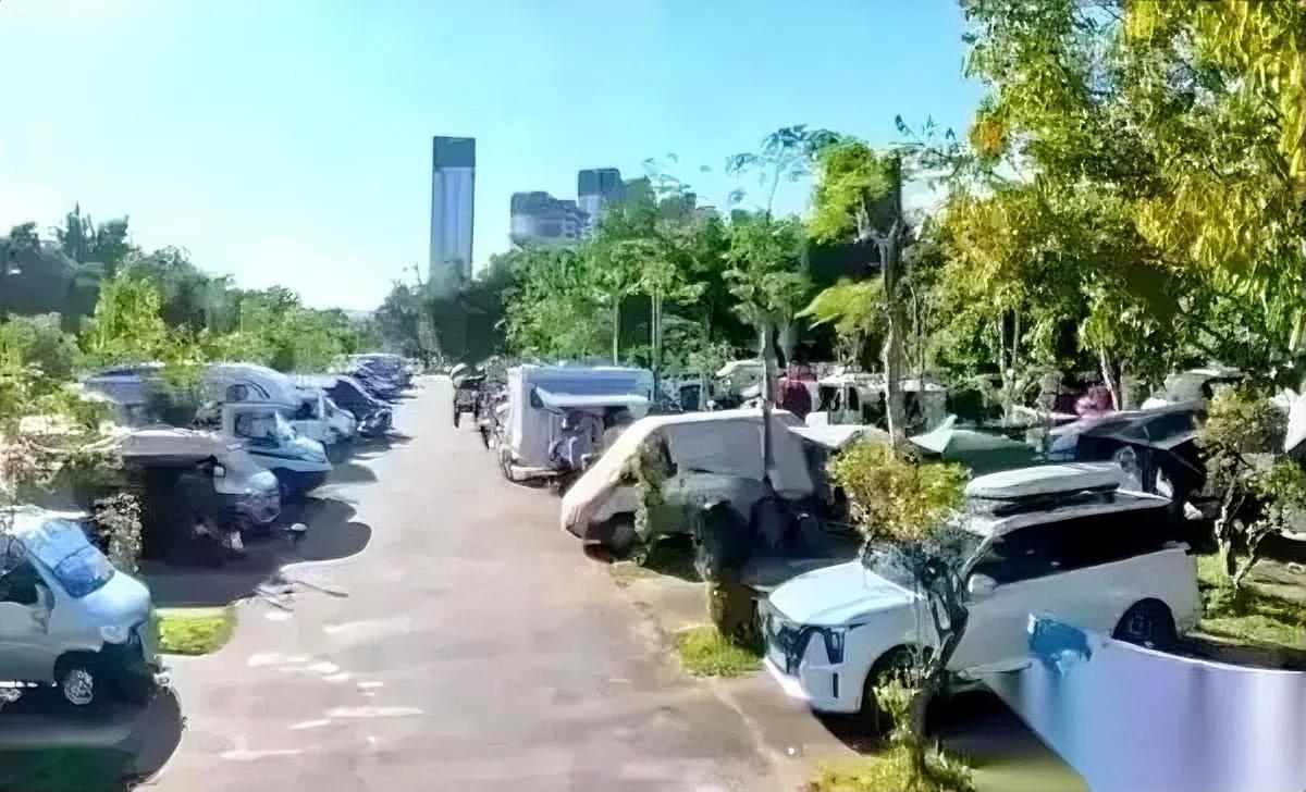 北海刚干了件“得罪人”的事——

给银滩赖了大半年的上千辆房车

下了逐客令，七