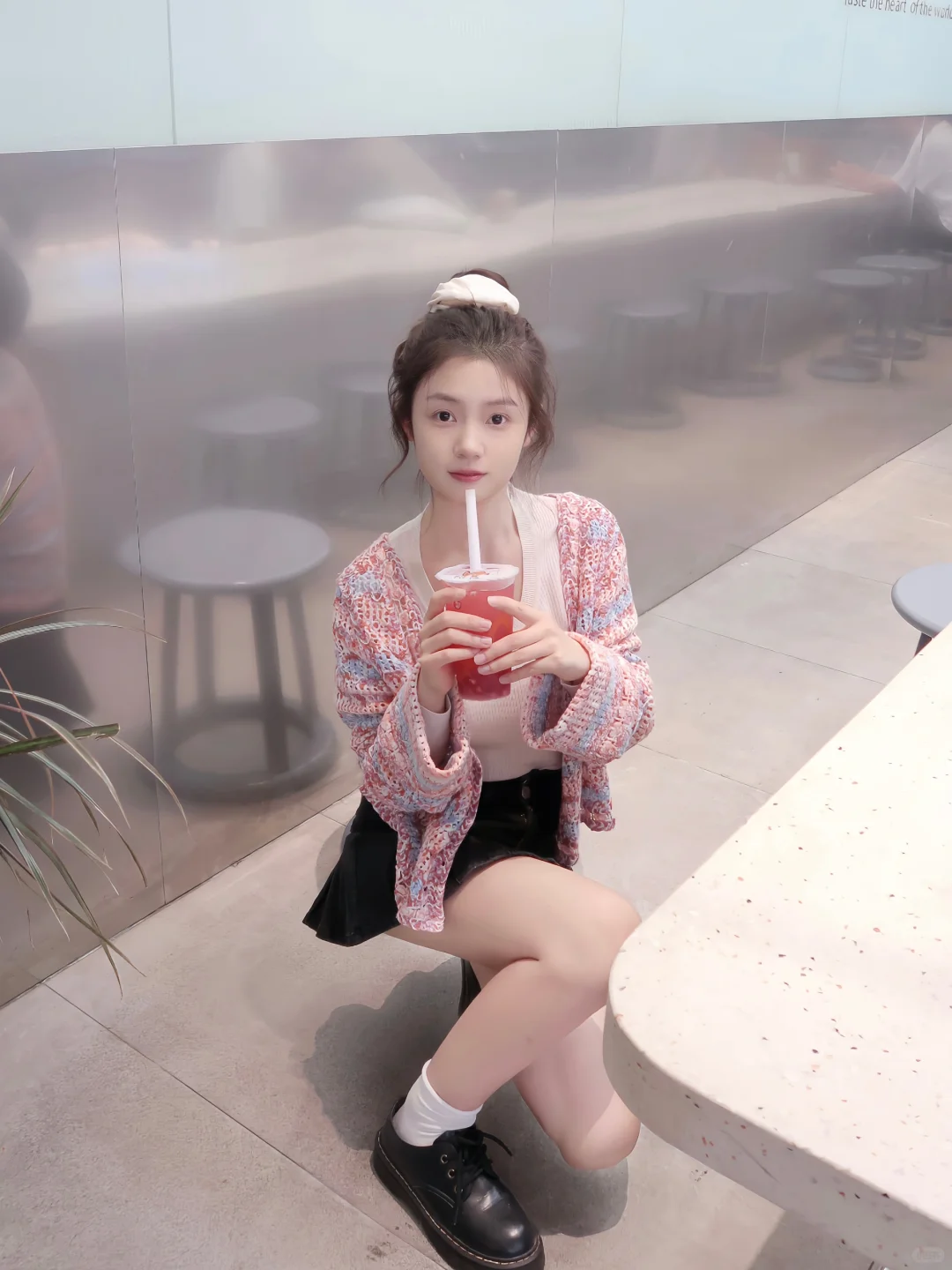女大学生放学后