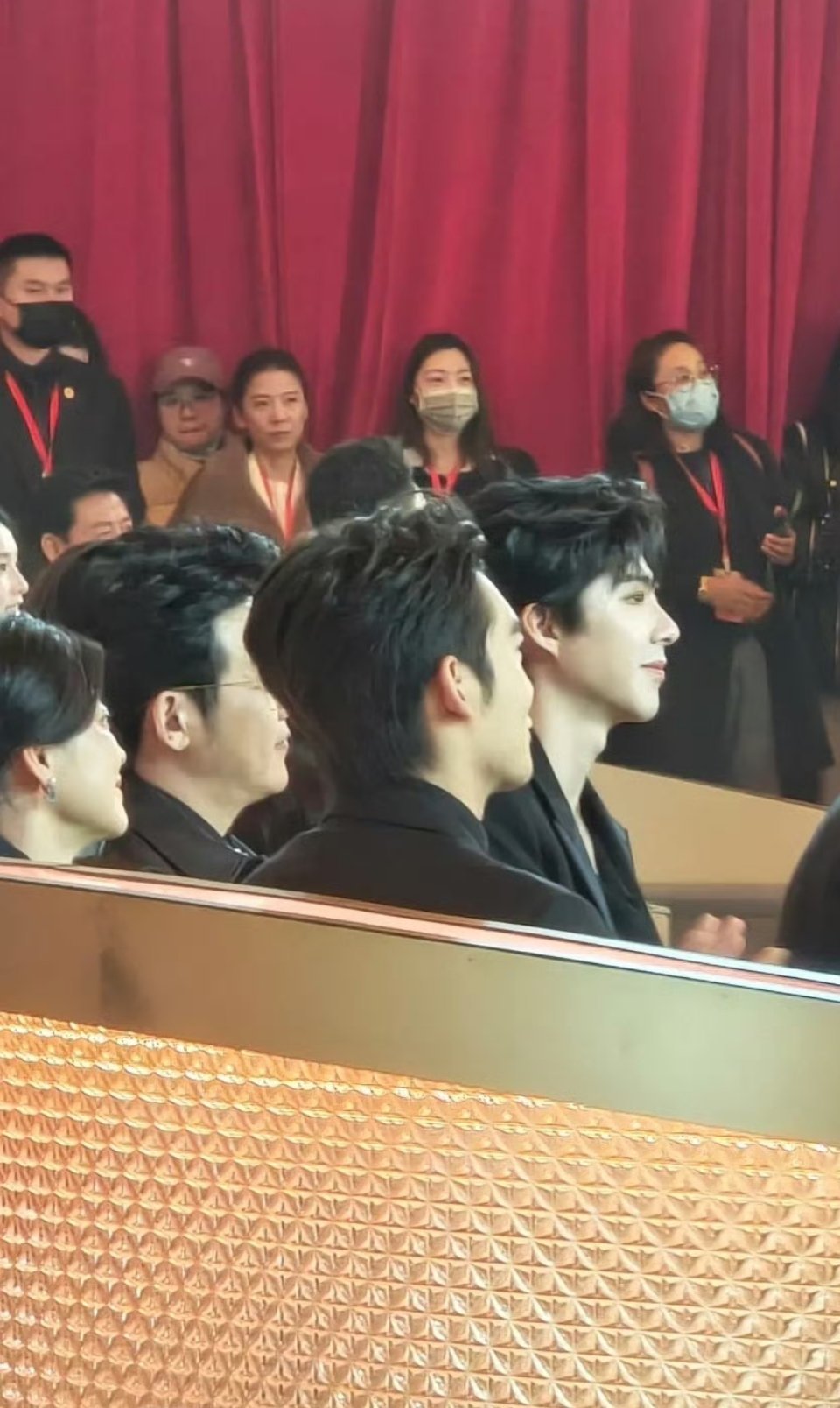 摩登兄弟 宇宁好帅好白好苏