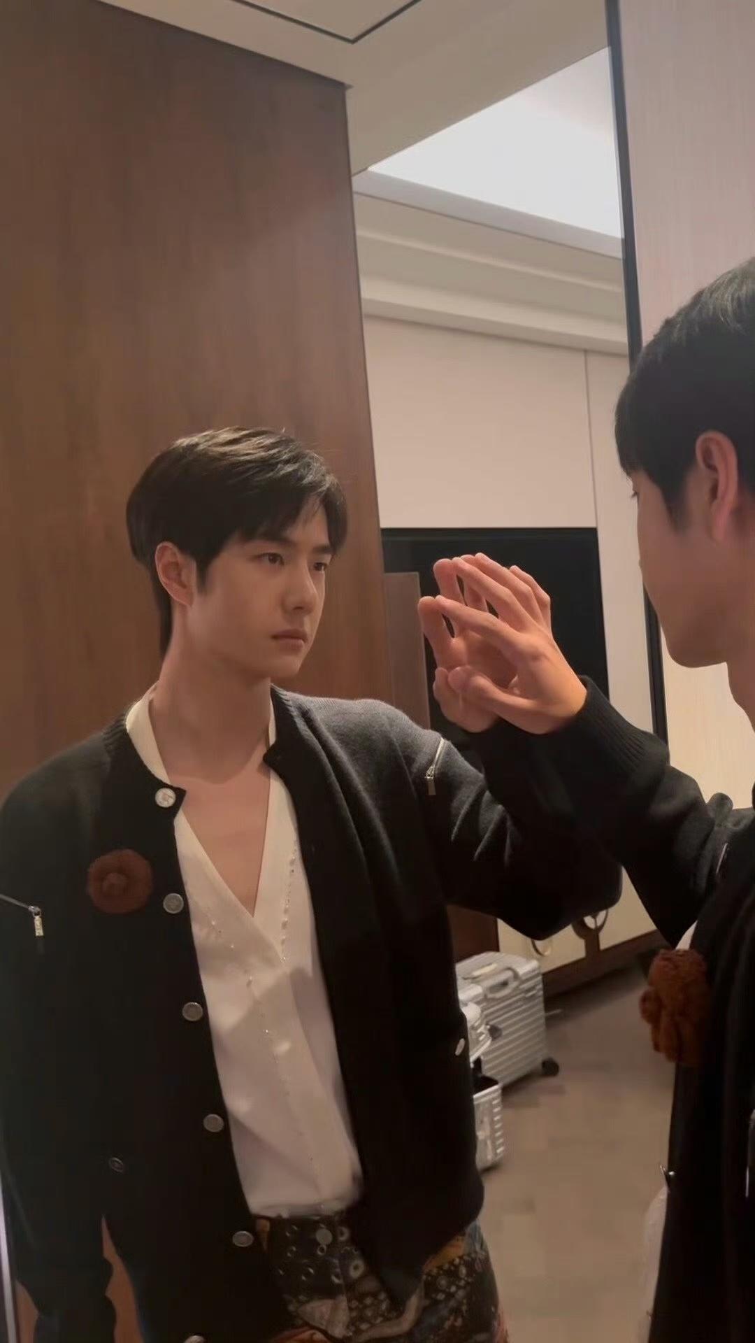 #王一博这个视角好蛊##王一博素颜起床live# 王一博这个床上睡颜视角好蛊啊，