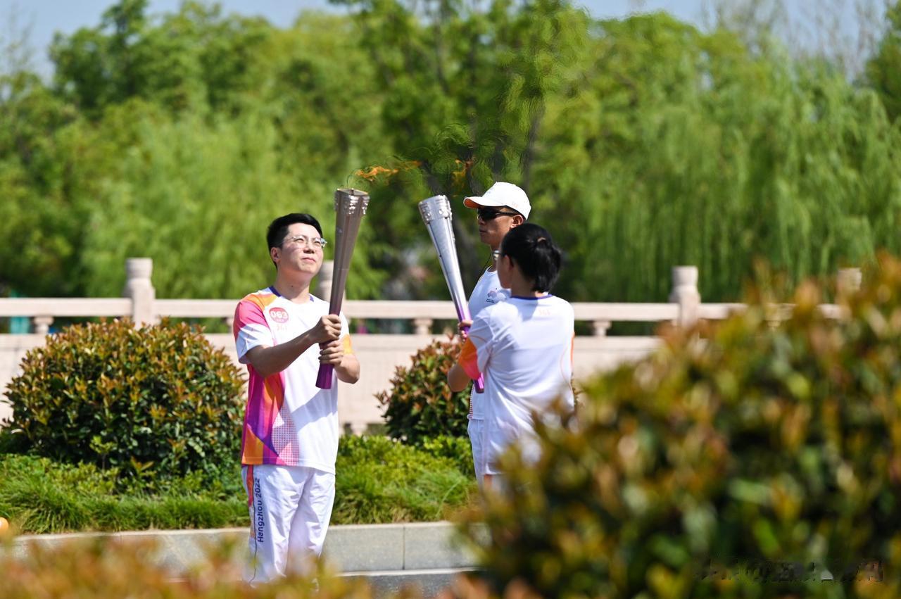 一加总裁李杰担任了杭州亚运会嘉兴站火炬手，值得一提的是，电竞已经成为了本届亚运会
