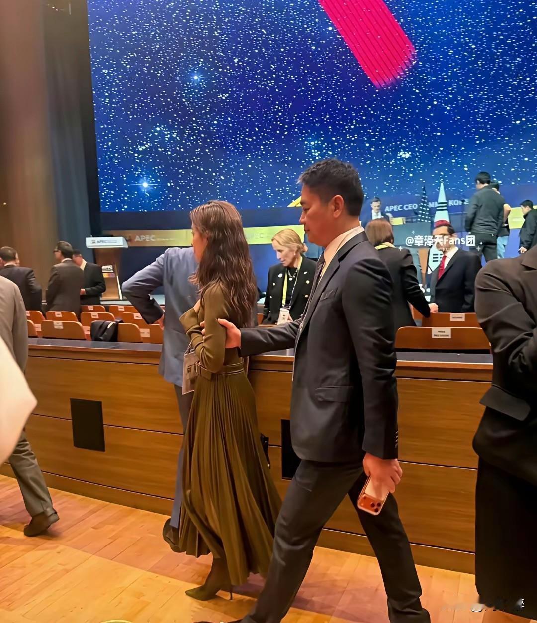 是男人就要自信！
走自己的路，让别人去说吧！
加油，大强子！
我们永远支持你！