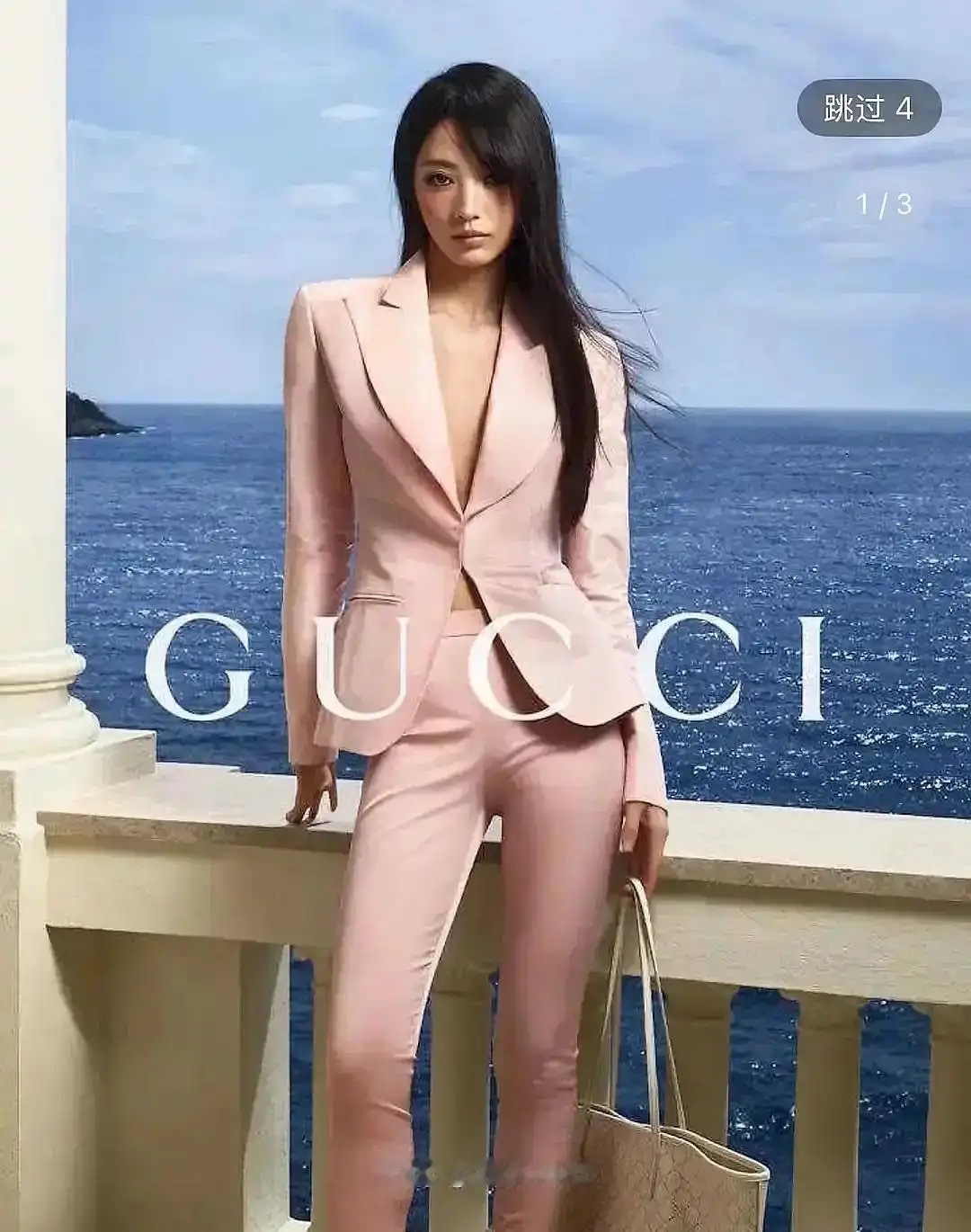 田曦薇真的离不开刘海，一没有刘海，根本认不出来她。甚至刘海还只能是平刘海，斜刘海