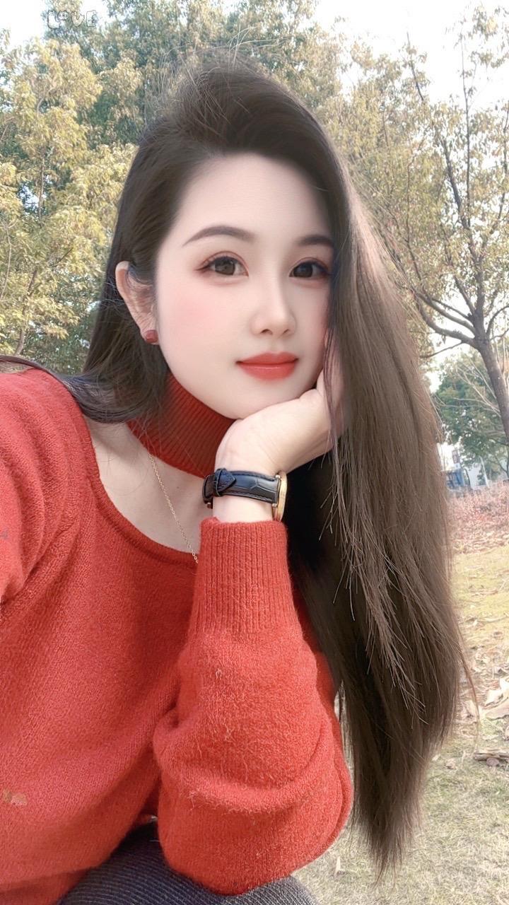 年龄大了，很喜欢太阳晒在身上的感觉，喜欢一切让我明媚的人和物，太阳很大...