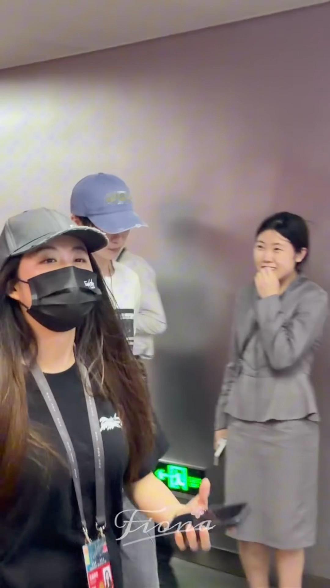 再冷漠的女人看到这张脸都会露出同一个表情 