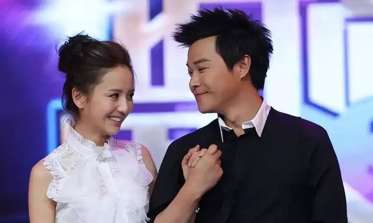 有一次节目中李静大胆地问陈思诚“你每天看到佟丽娅漂亮的脸蛋，和苗条的身材，是不是