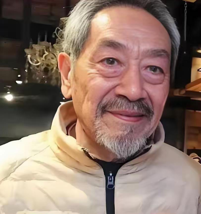 2026年，王奎荣已经80岁，妻子饶芯语43岁，家中还有两个正在上小学的孩子。妻