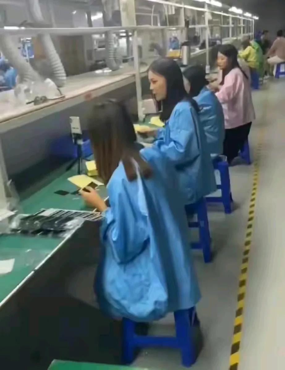 在工厂上夜班真的是很累的，那种心酸的滋味恐怕只有上过的人才能体会到的！在这样的流
