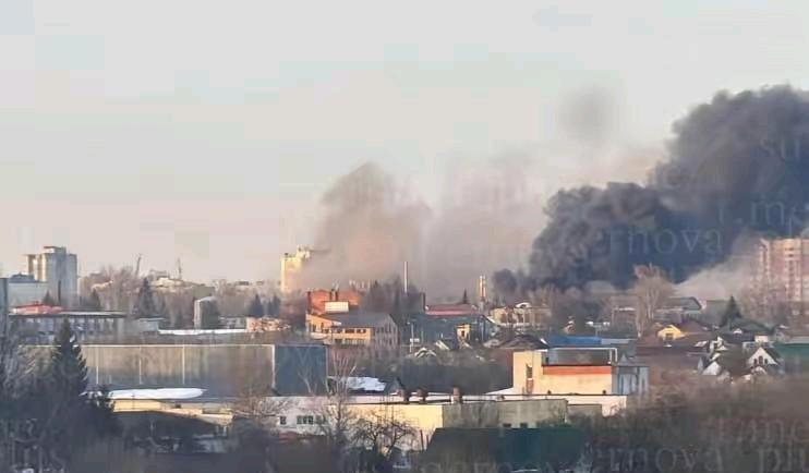 乌军使用4枚“风暴阴影”袭击俄罗斯重要军工厂
​​据布良斯克当地社交群组消息，市