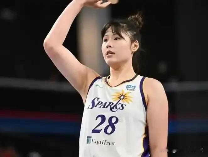 恭喜李月汝创造留洋生涯新高！北京时间今晚进行的一场土耳其女篮超级联赛中，李月汝全