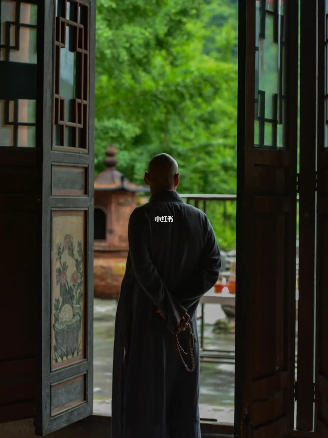 西岭雪山下竟然有座镇山古寺