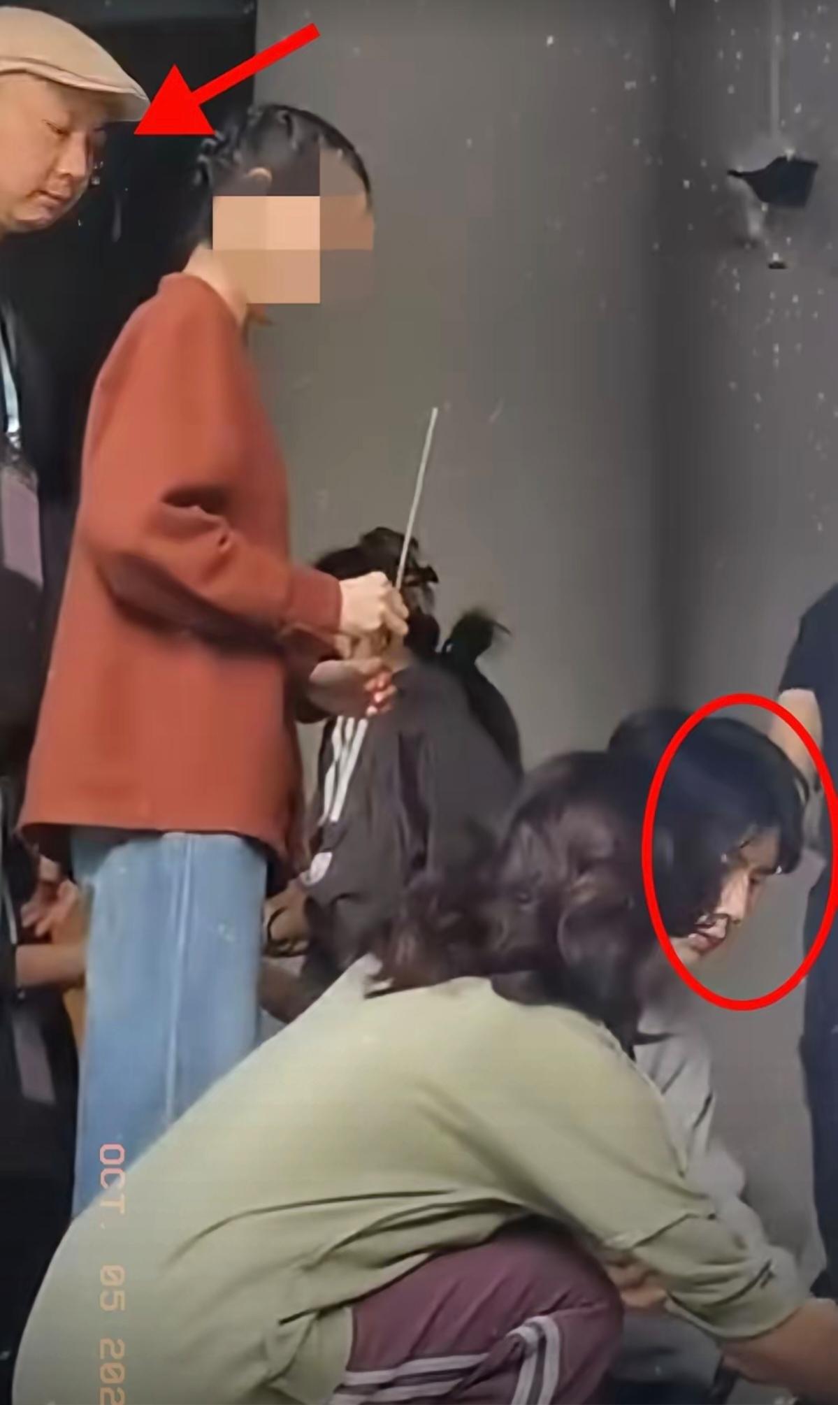 杜强管理艺人直播状态
连过年祝福都像流水线生产
你也有同感吗？

在娱乐圈，艺人
