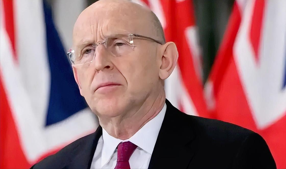 太敢说了！最近国际上出了个挺炸的事，英国国防大臣希利在乌克兰访问时被当地记者问了