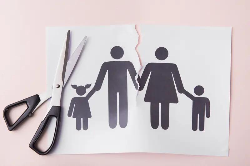 这“结婚8年3孩非亲生”的离婚案，简直比电视剧还抓马！陕西汉中的韦先生，结婚8年