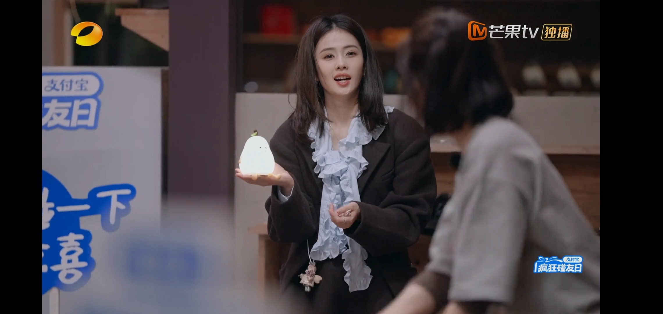 白鹿给亲爱的客栈每个客服买了个叶璃灯！急需链接！这个莫离叶璃太可爱！ 