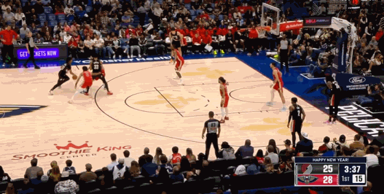 杨瀚森这三分球投的，直接三不沾...

这是对阵鹈鹕上场后的第一次出手，杨瀚森就