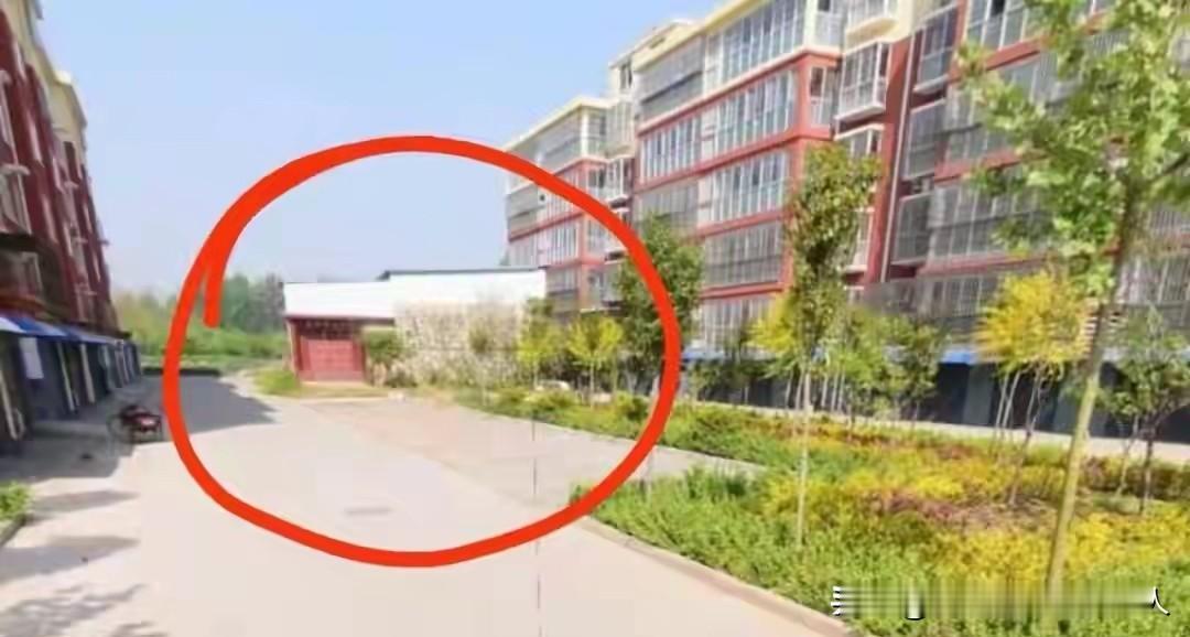 山东临沂的社区爆炸，初步调查是有人非法储存捕鱼爆炸物，引发的爆炸。

这是一处单