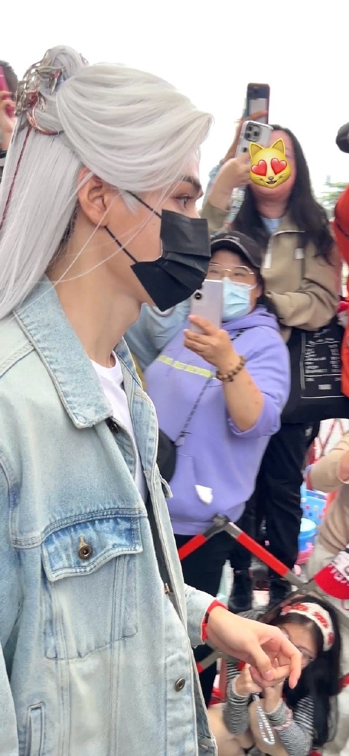 #龚俊苏暮雨白发look##龚俊暗河传白发红发带造型# 龚俊《暗河传》苏暮雨白发