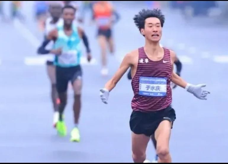 谁还记得曾经无所不能的天才少年于水庆？
 
06年小将，师从名帅孙日鹏，年少打破