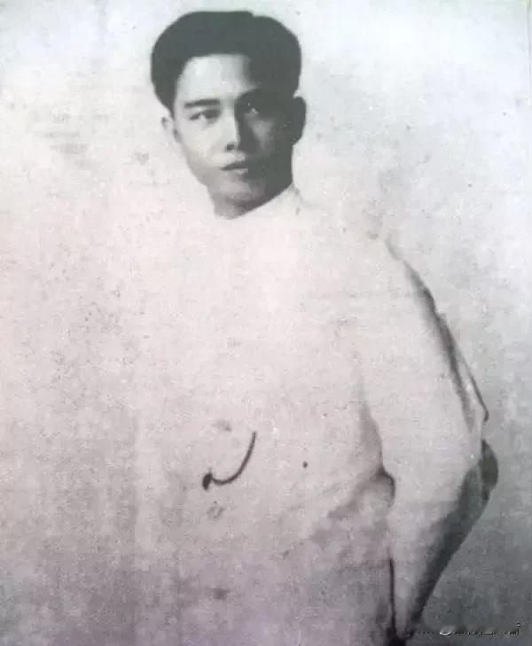 中国历史上反差较大的人物，你认为还有谁呢？
1、董卓
年轻之时以霍去病当作偶像，