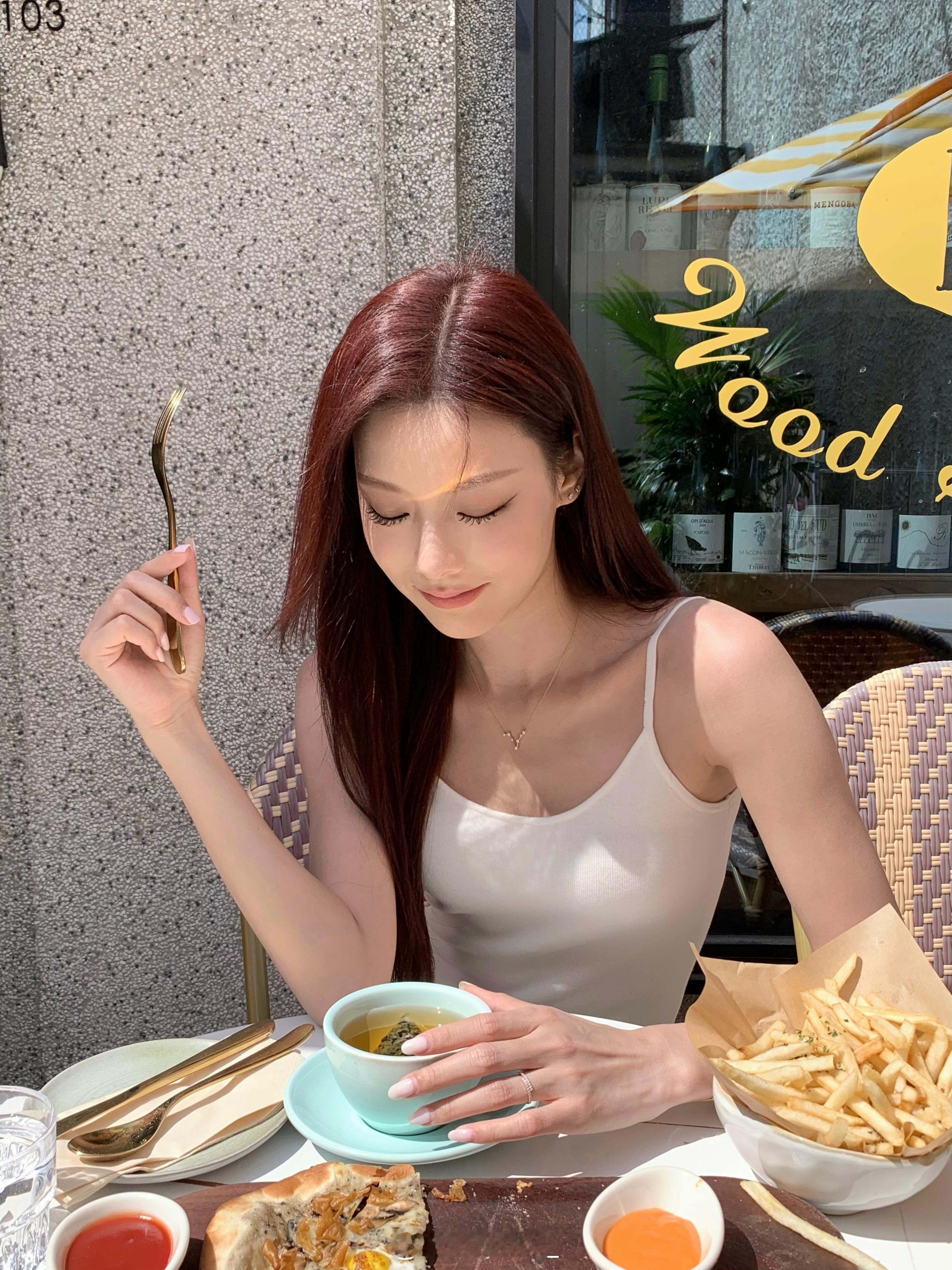 春天是她最爱的季节～～～ ​​​