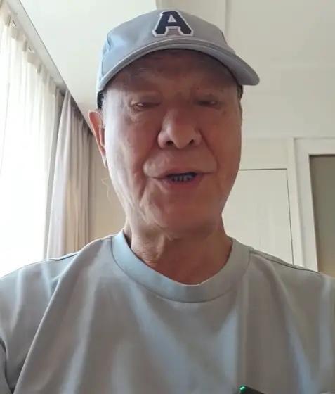 李修贤这个老演员真是让人一言难尽，

都七十多岁还这样喋喋不休，说他晚节不保应该
