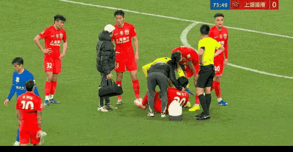 世元震荡必须查清
昨天晚上的比赛结束了，但这样的行为决不能结束，海港球员杨世元在