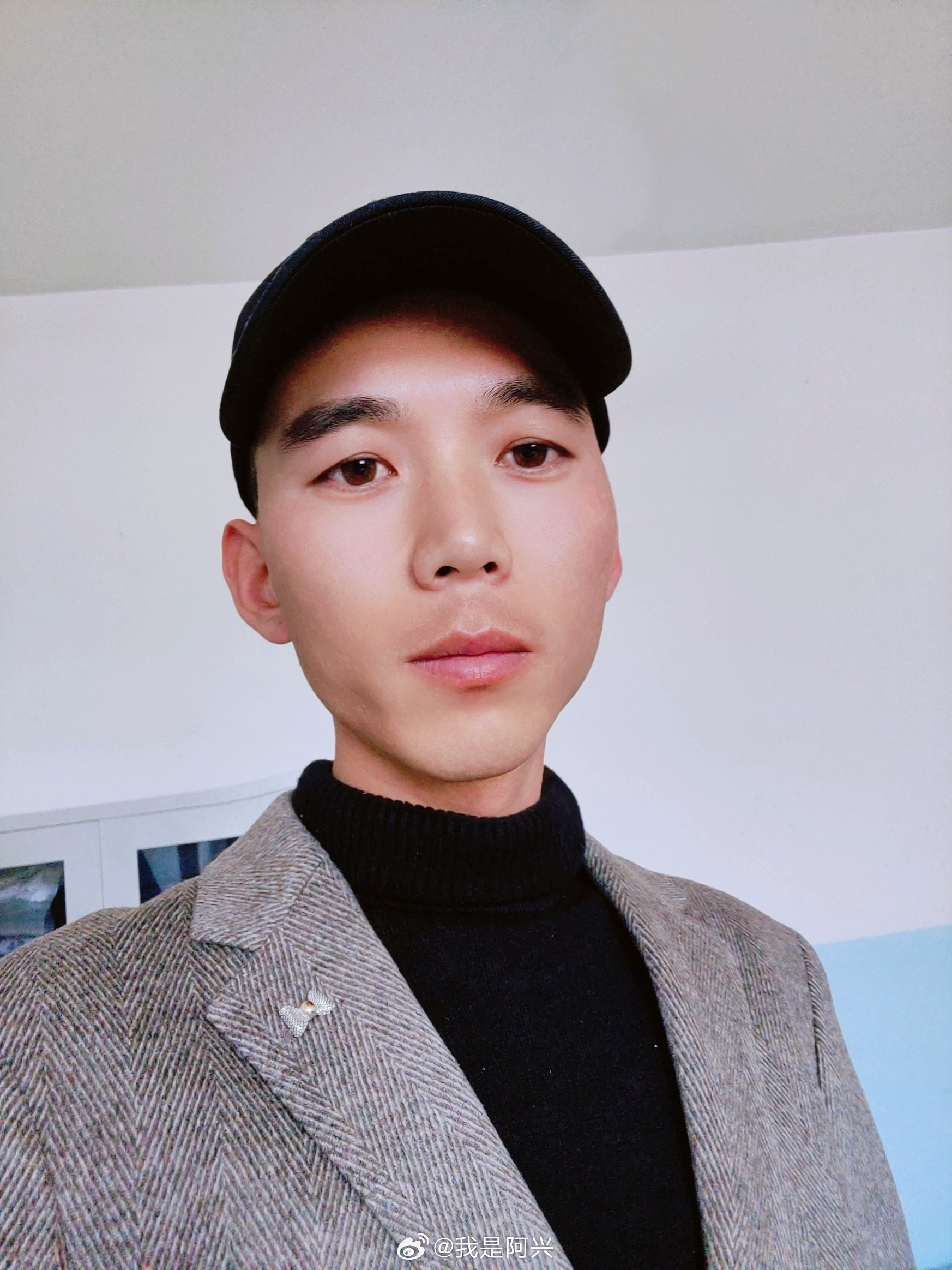 罗永浩曝董宇辉年收入二三十亿做个梦吧，也别说挣几个亿有个几百万就行首先第一件事就