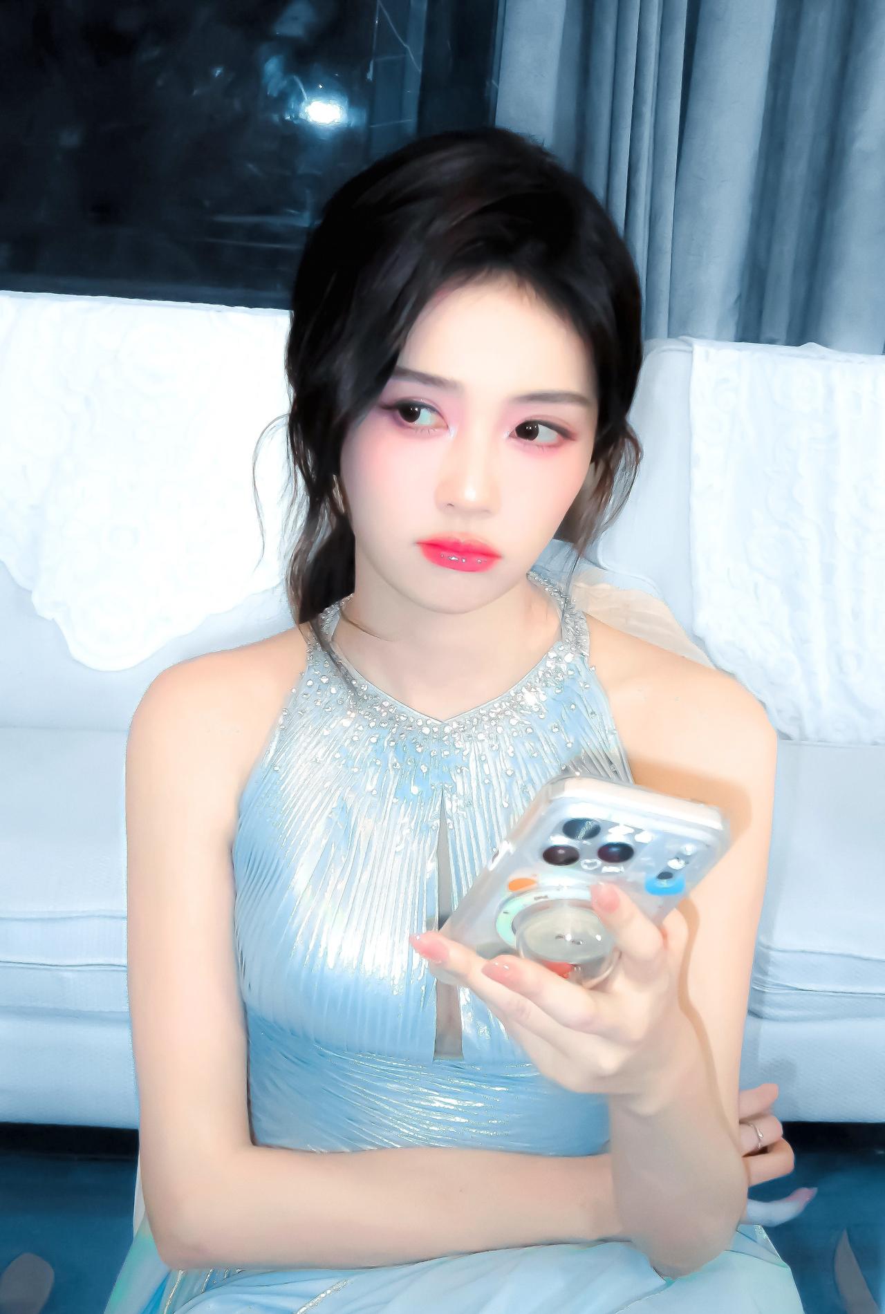 🍶🍧

⿻·泠光 ​​​