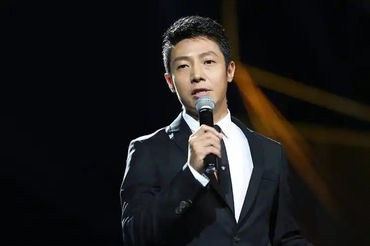 撒贝宁说过一段话，大意是：人这一生，别总把享受寄托在“以后”。钱够用的时候，年轻