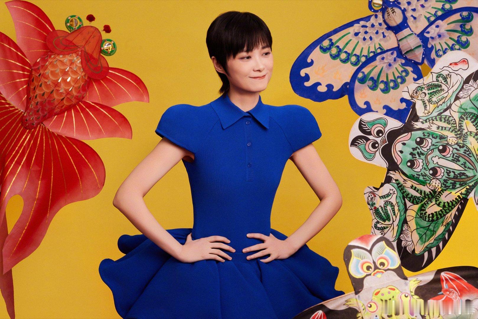 李宇春春晚官方高清舞台 果然李宇春的每一个瞬间都让人无比着迷，当时在春晚的蓝色造