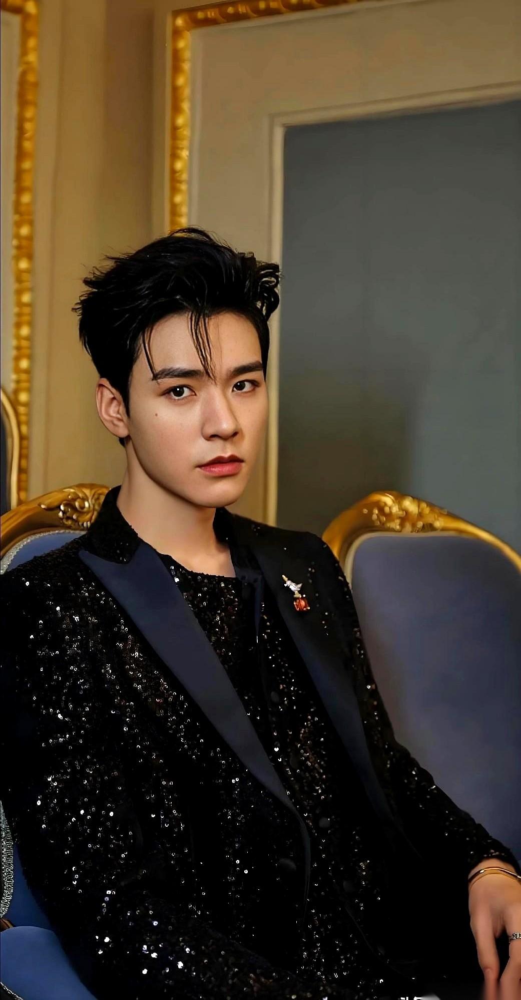 看《家事法庭》里龚俊演的那个法官沈谢秩，真给我看愣了。
一个叫冯胜利的当事人，在