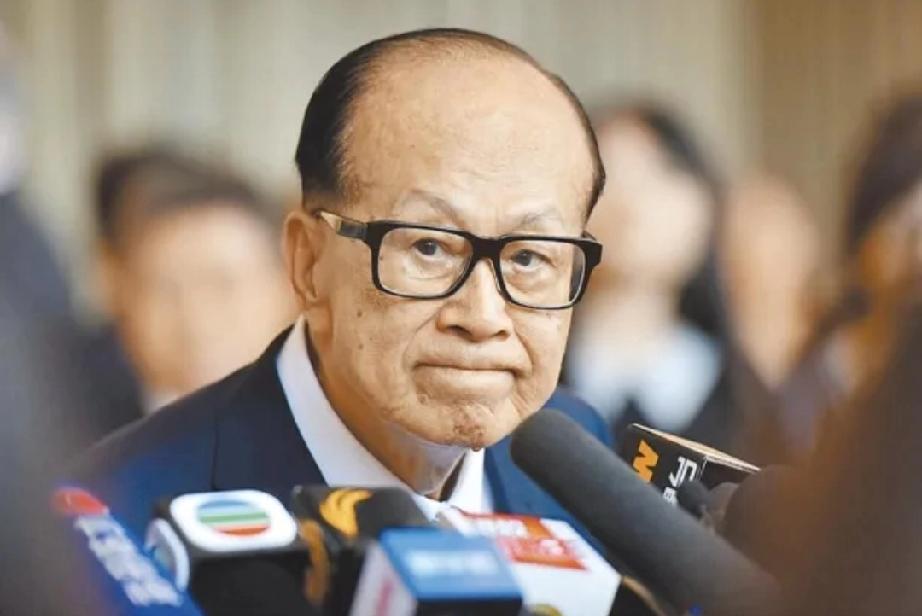 李嘉诚又卖了！
5月5日，香港长和系一纸公告，又把李嘉诚推上了风口浪尖。长江和记